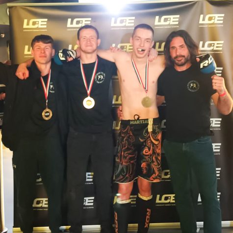 pro-mixed-martial-arts-mma-fighter-training